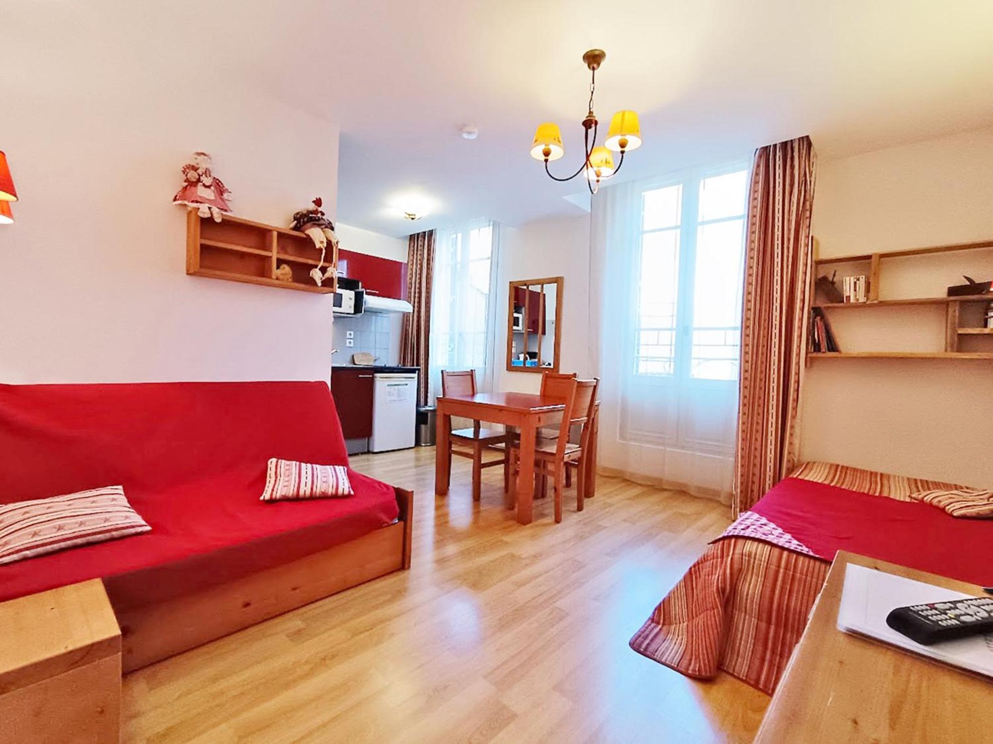 Le Bouquetin, Studio, Centre Luchon, Wifi, Casier A Skis, Ascenseur, 3 Personnes Bagnères-de-Luchon Dış mekan fotoğraf